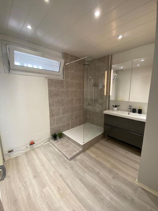Appartement Calme Et Chaleureux Dole Exterior photo